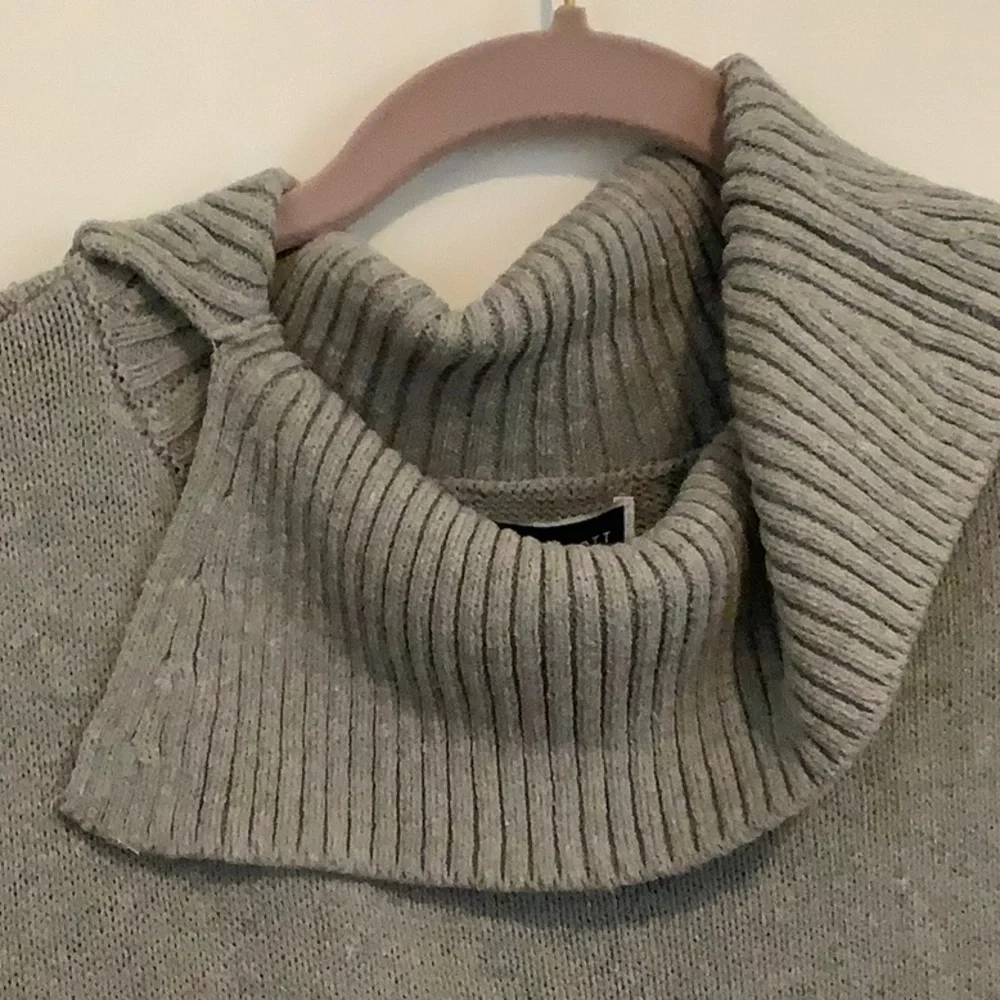 Gray sweater - Picture 3 of 5